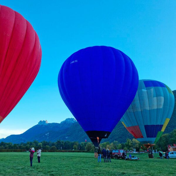 Gonflage de montgolfières à Annecy